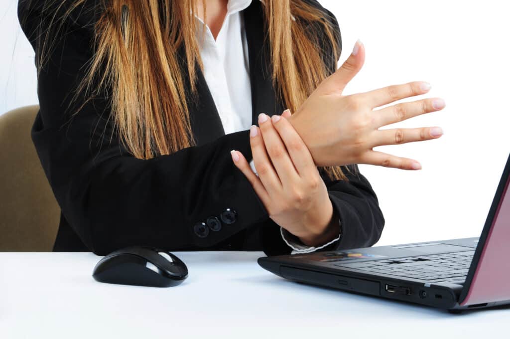 What Are the Warning Signs of Carpal Tunnel for MD Workers?